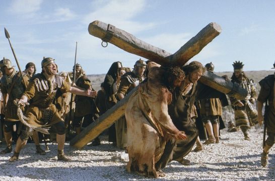 Simon carries cross of
                  Jesus