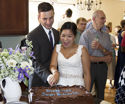 cutting the wedding
                          cake